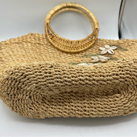 Real seashells straw tote for summer. Large cavity so perfect for the beach. - Picture 6 of 7
